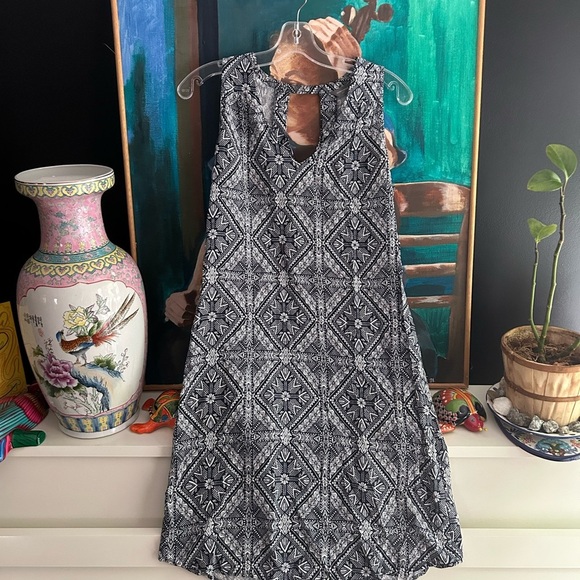 Denver Hayes Boue and White Geometric Backless Dress Small - Picture 12 of 13